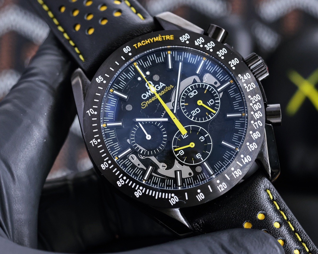 Omega Speedmaster Dark Side of the Moon Apollo 8 - Ø44mm.